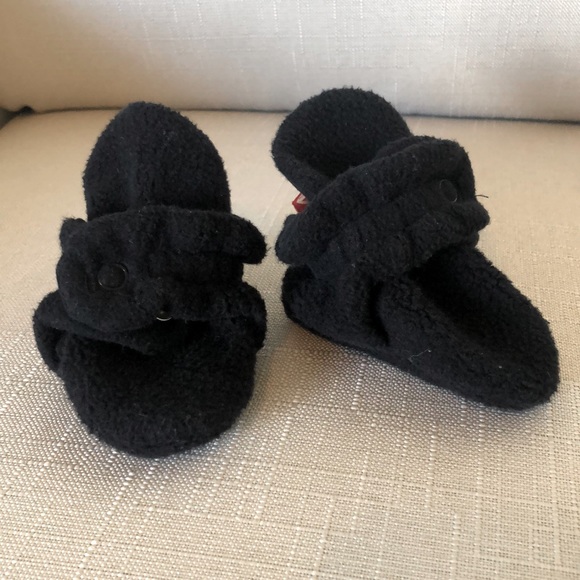SOLD Zutano 0-3 Month Fleece Snap Bootie Black - Picture 2 of 8